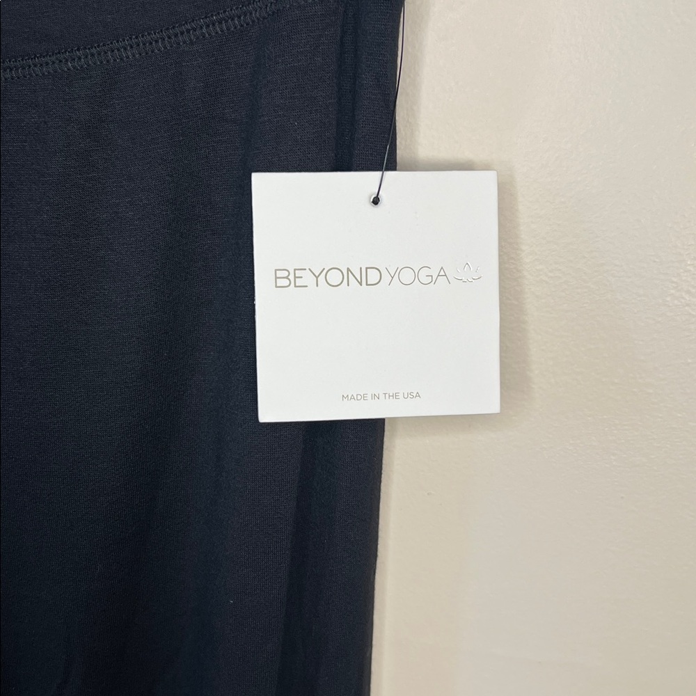 NWT Beyond Yoga S Featherweight Black Jogger Pants - Picture 2 of 5